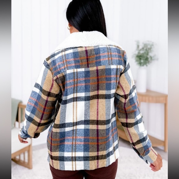 NWT BiBi Plaid Button Jacket with Sherpa Collar size small - Picture 4 of 10